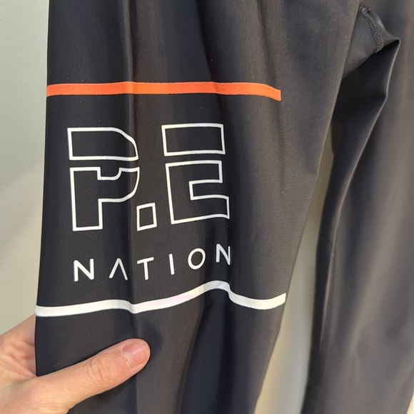 PE Nation The Glory Leggings Medium Workout Running Lifting Gym - Picture 3 of 7